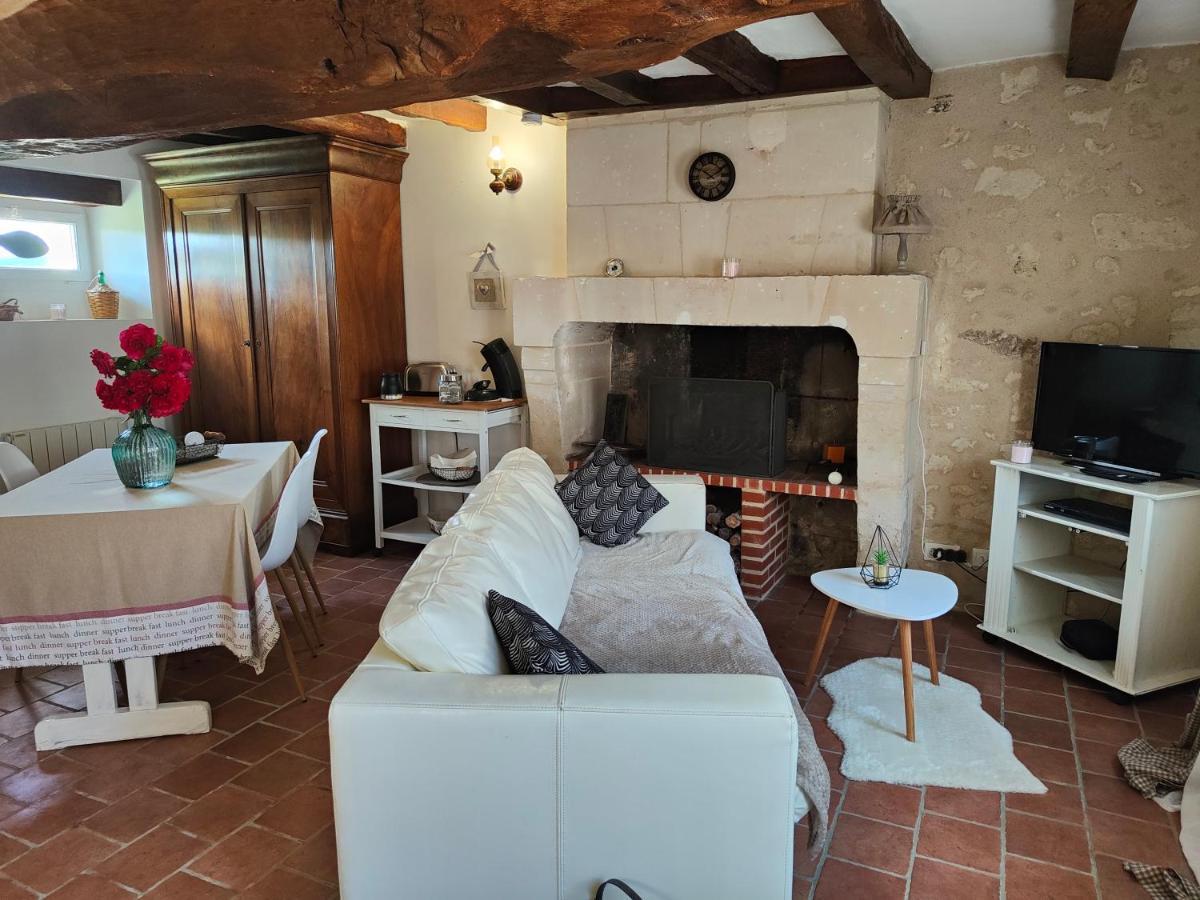 Gite Les Piraudieres Noyant-de-Touraine Bagian luar foto