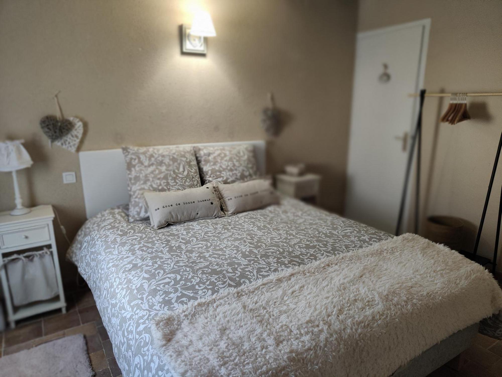 Gite Les Piraudieres Noyant-de-Touraine Bagian luar foto
